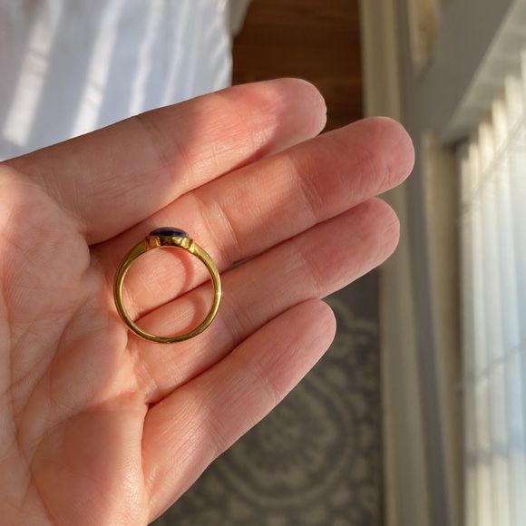 Size 7 gold ring with Lapis Lazuli stone. - Picture 4 of 4